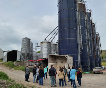 Leadership Clinton County tours dairy farm | News, Sports, Jobs - Vimarsana News